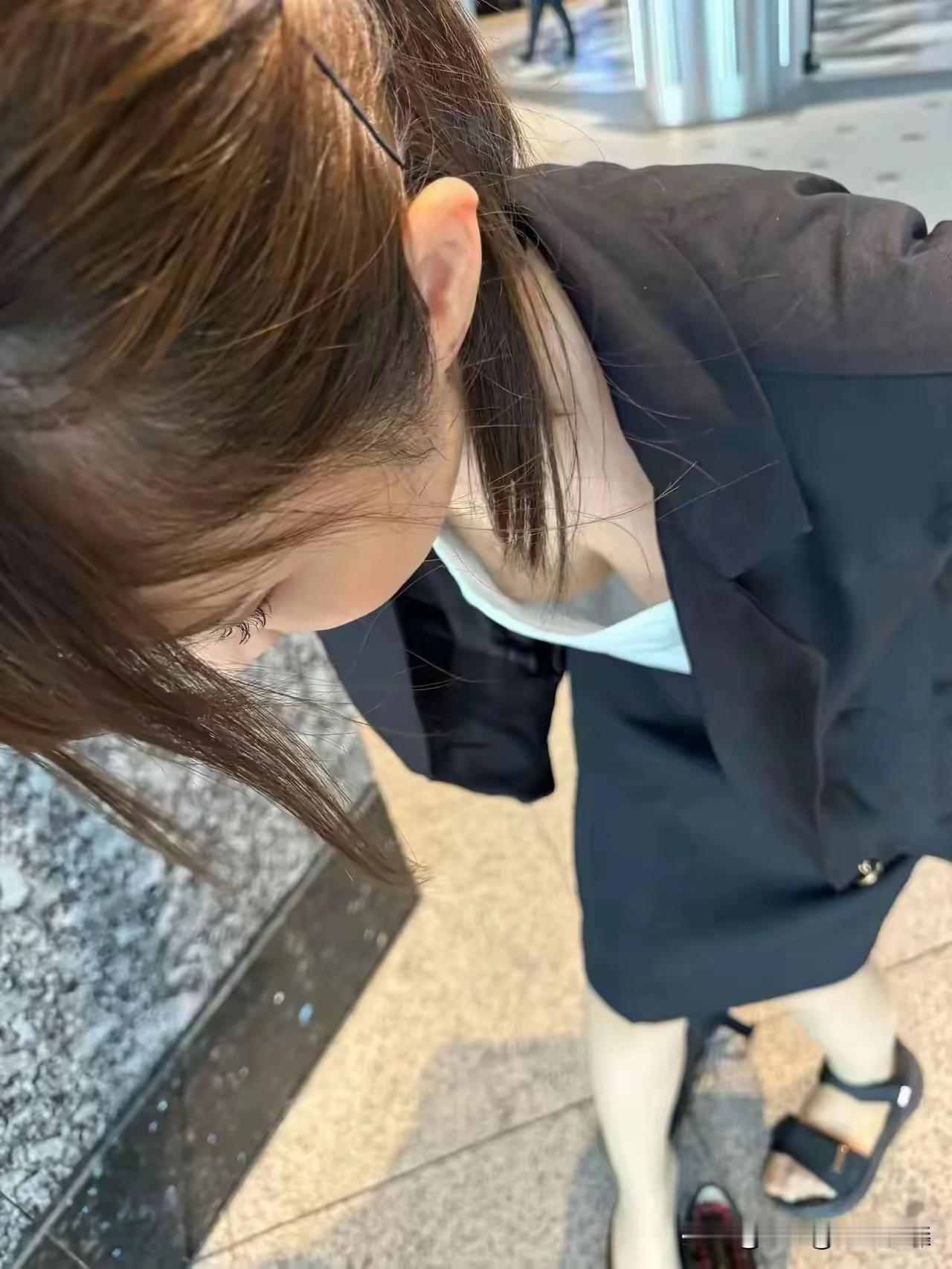 这是发现了什么好东西，是捡到钱了吗？