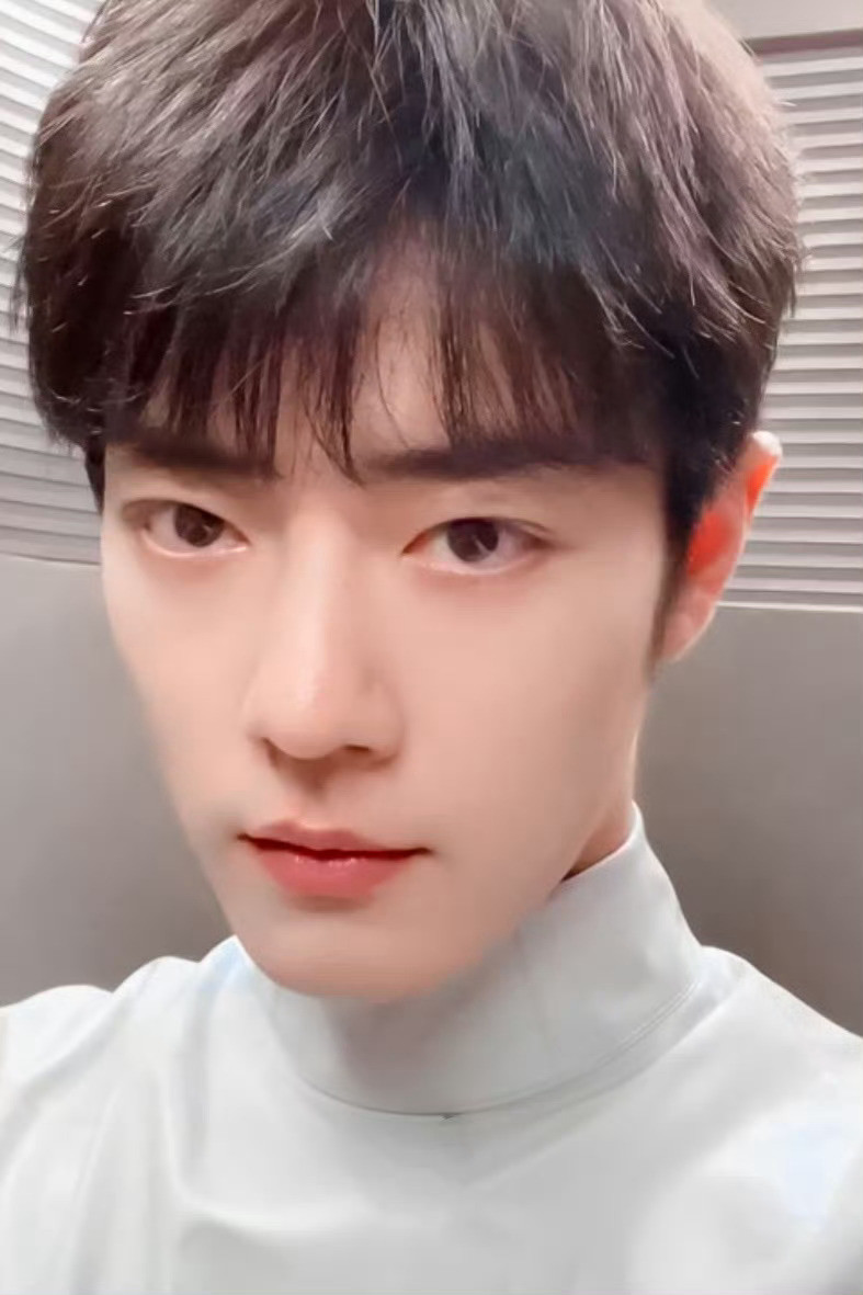 肖战我有一颗爱你的心，像巧克力一样，又甜又香，永不融化。