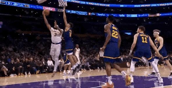 当年我怒喷了TJD的行为，有球迷私信我说：TJD明显是一个正常的防守动作，你作为