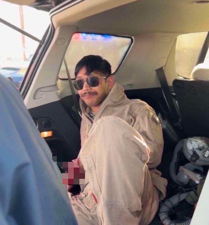 令人印象深刻的开源侦查！在一张据称是科威特坠毁的F-15飞行员照片中出现的部分头