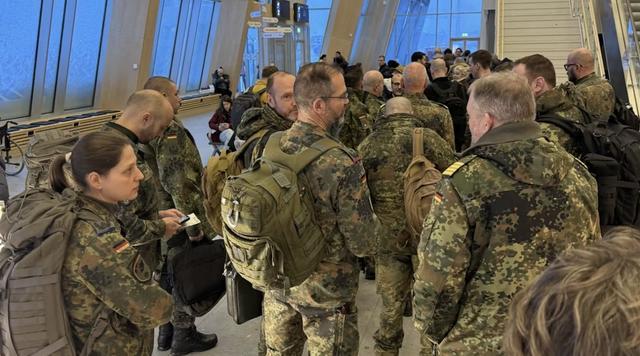 笑死我了，格陵兰岛的德军悄悄溜了。据报道，德国派出的侦察小组16日到达格陵兰岛，