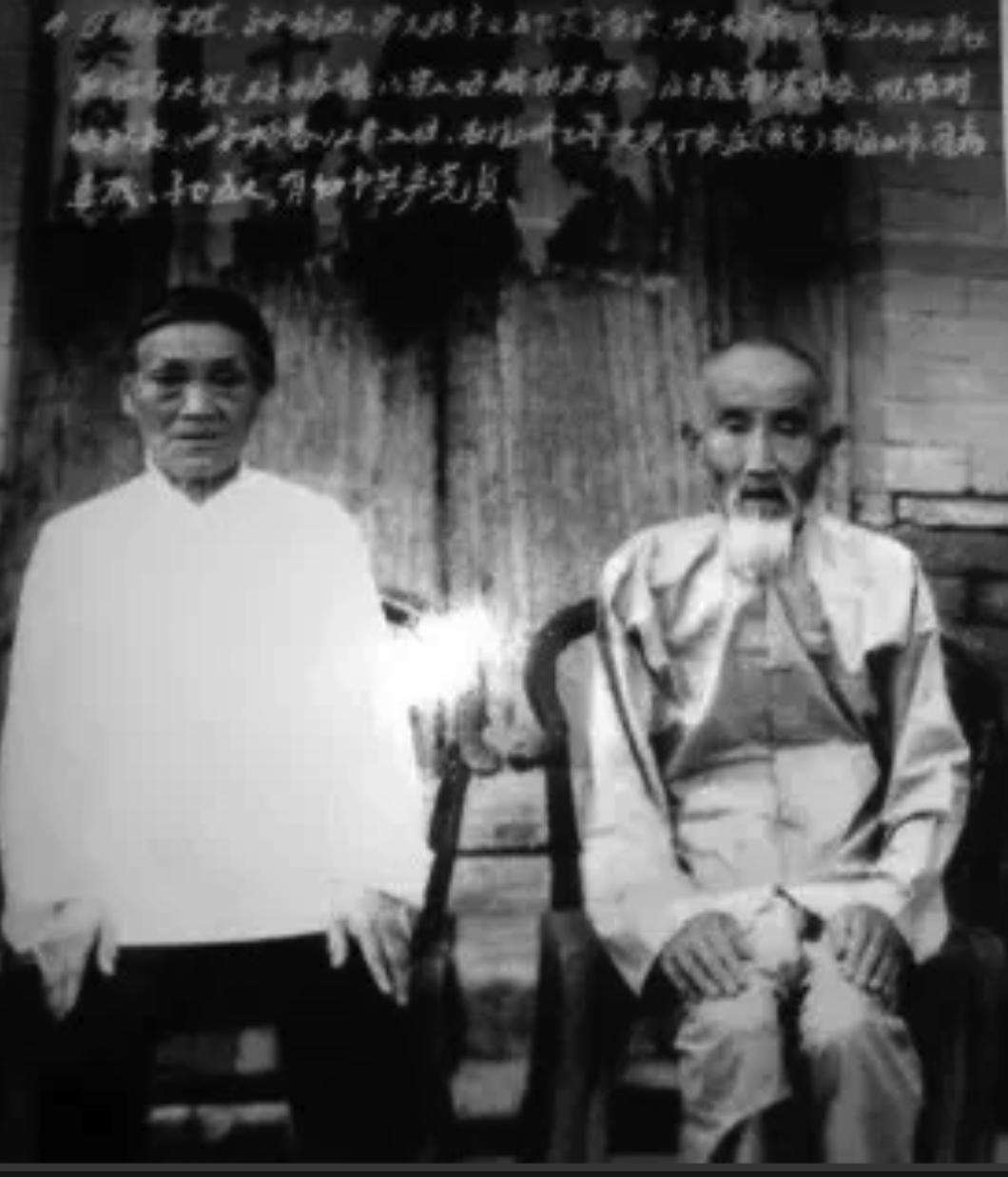 1938年，肖华开会遇日军扫荡。常大娘急藏他于枣堆。鬼子尝枣后，竟下令：“把枣子