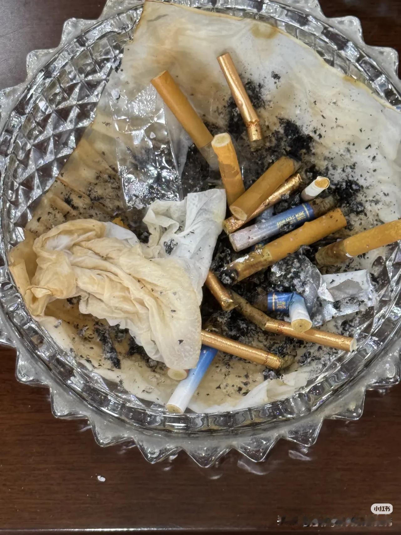 我老公吸烟史有30多年了，每天吸完烟满身的烟气味特别难闻，让人头疼，想办法让他戒