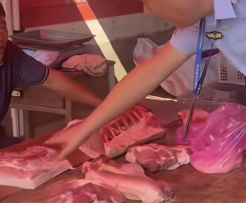 村民在家私自屠宰生猪并摆摊售卖，被当地市监局罚款5000是一点问题都没有的，可为