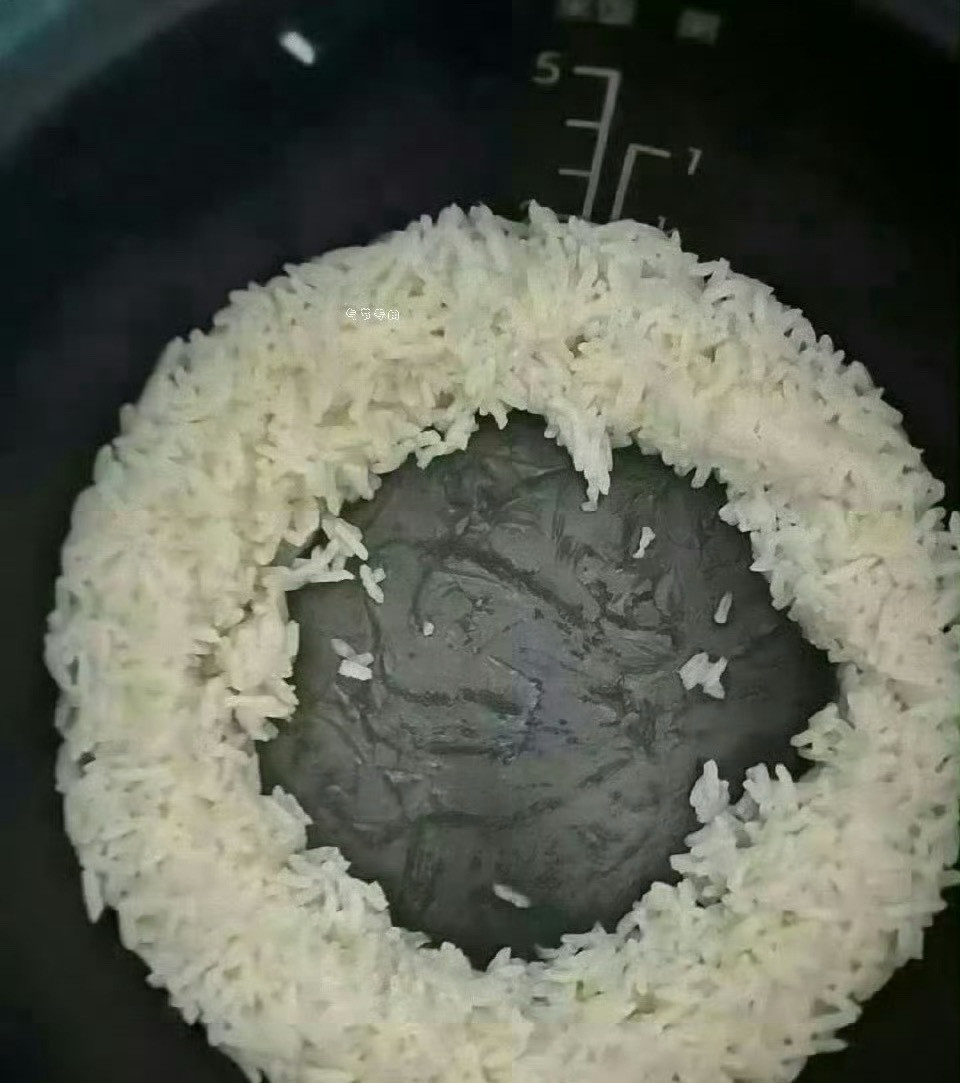 感谢婆婆给我留的饭，看一眼就没有食欲了！