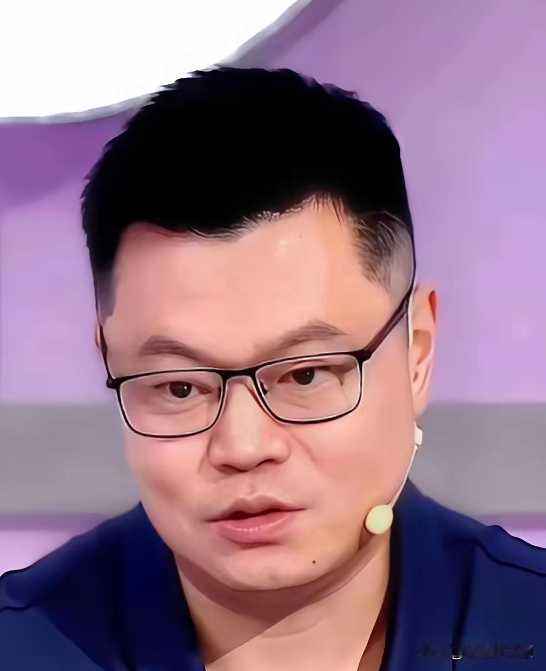 侯英超直播中说，蒯曼能4:3赢下佐藤瞳晋级四强，有两个原因，一是蒯曼心态越来越稳