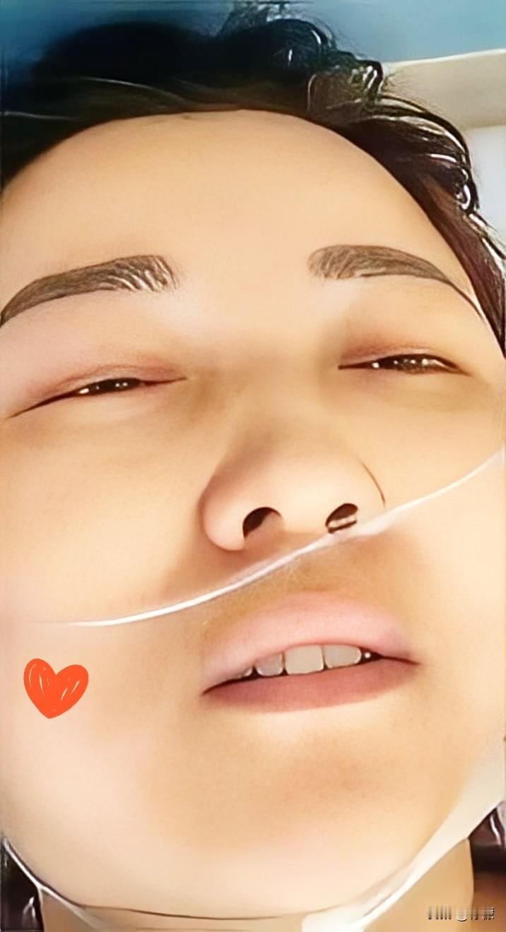 泪目！西安一位28岁的姑娘正在公司上班，同事无意间瞥见她的裤子上满是血迹，赶忙