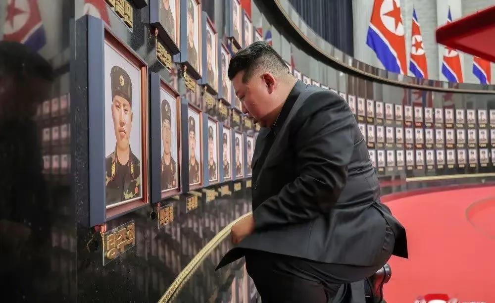朝鲜首次公布在俄罗斯库尔斯克牺牲的官兵人数为101人。所有阵亡的101名朝鲜军人