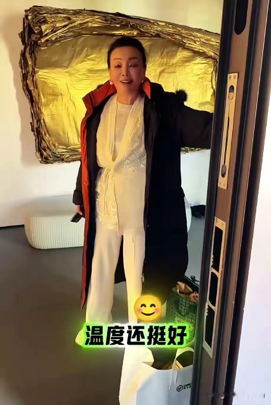 这样的奶奶真的很优秀，努力赚钱，都是为了给孩子们。心里都是对孩子们的爱，惦记和挂