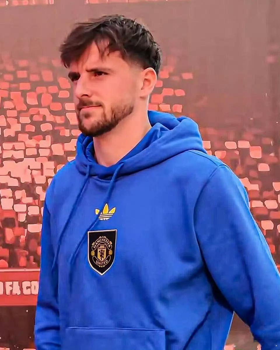 在落后时，一直在等阿莫林调整，也没有看到。我觉得这种比赛留着库尼亚作用真不大，他