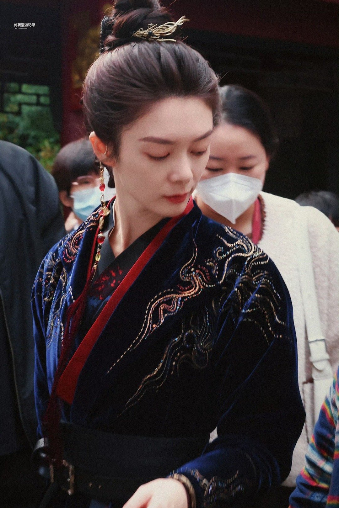 傅菁文荣奖红毯有人走红毯，有人踏战场，而傅菁是——踏红毯如临战场，赢气场如斩千