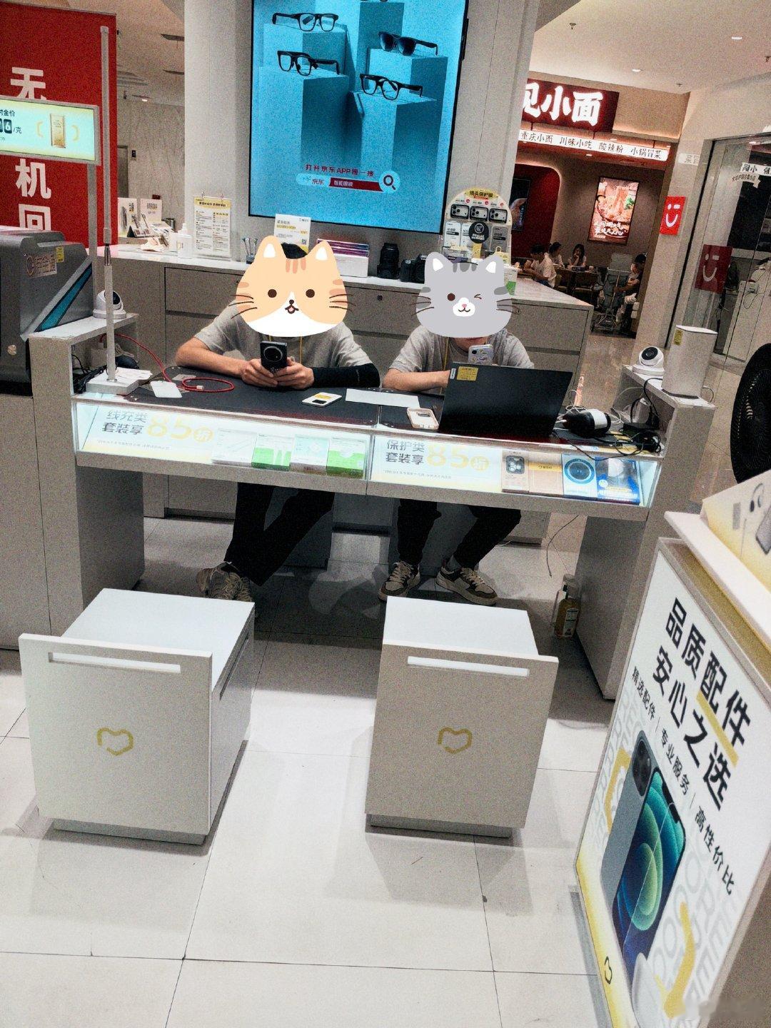 大疆店里排队，说让我先去楼下爱回收问问，开价3000…….我还是上来排队吧​