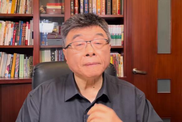 解放军出现重大变故后，台岛担忧武统提前！邱毅：大陆的鹰派上来了解放军高层指挥