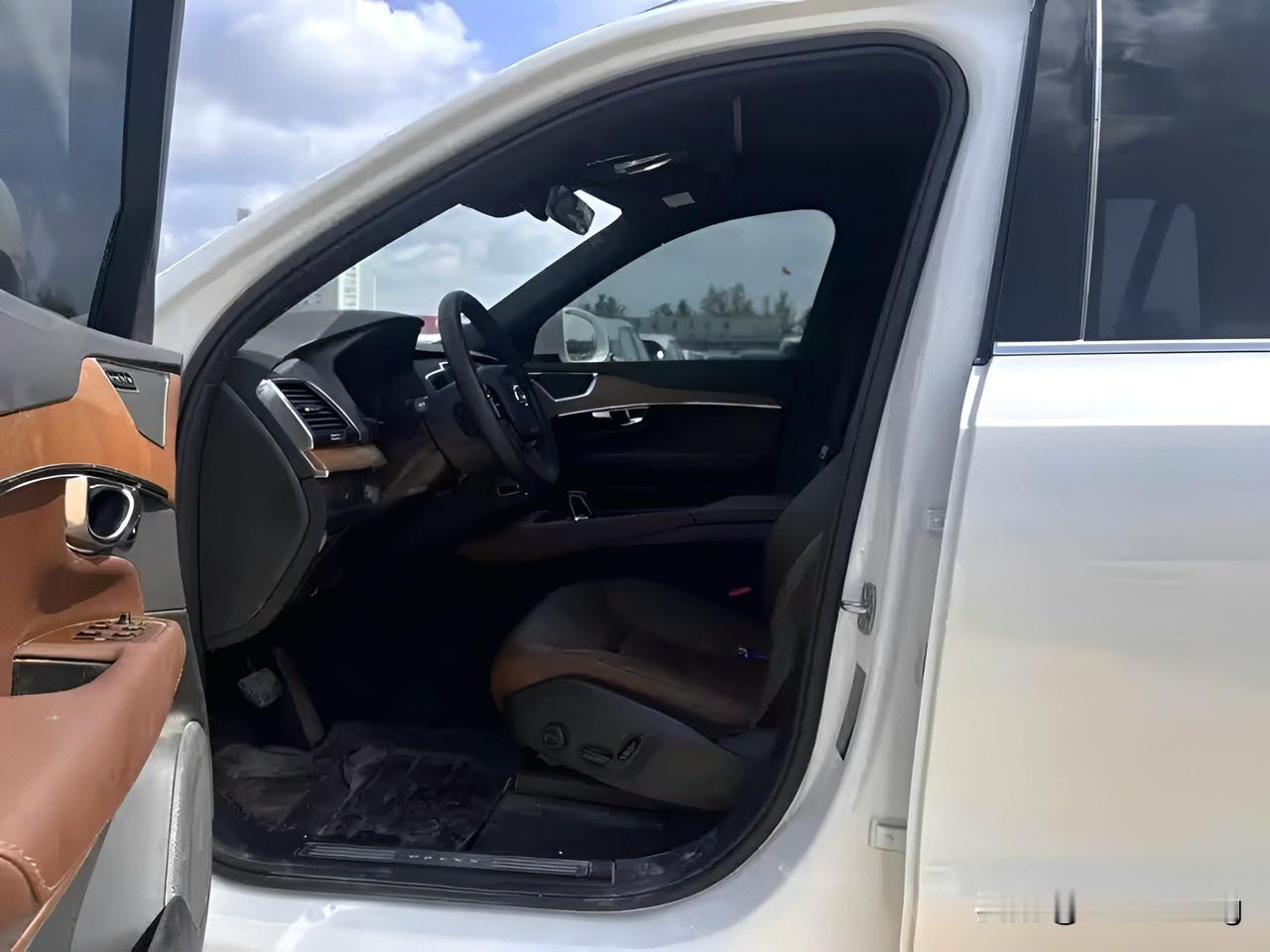 其实沃尔沃xc90唯一的好处就是它可以有更多的。能让人有更好的空间。（但是这台车