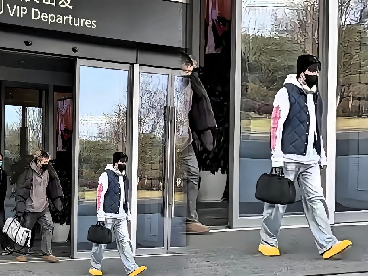 大头带着王cc闪现南京啦！今天穿得虽然简单但也太会搭了吧，随手一穿就帅出氛