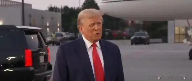 路透社报道：美国威胁乌克兰，如果不接受28条，会切断情报和武器特朗普政府要求