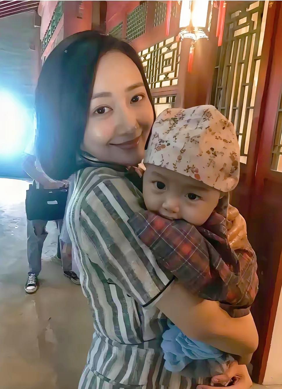 我朋友是明星助理，她跟我说了句大实话，像王鸥这样，44岁了，想要个孩子，又不