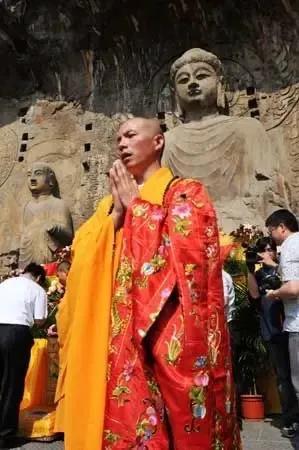 少林寺新掌门：是“烫手山芋”还是“清泉新章”？家人们，娱乐圈和宗教圈的瓜那可是