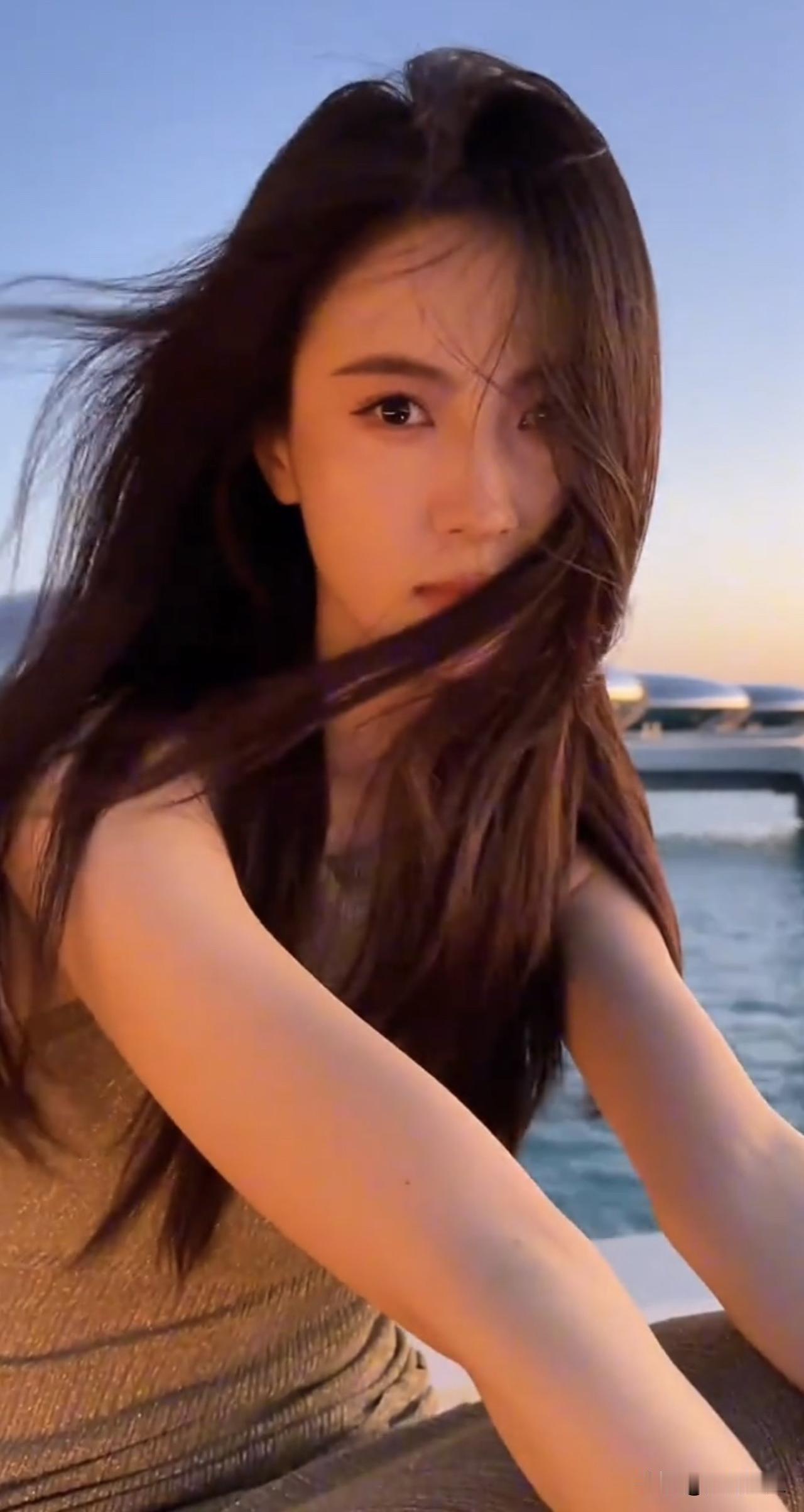 现在，动不动就是国家一级演员！我就想不明白了，有没有：·一级农民？·一