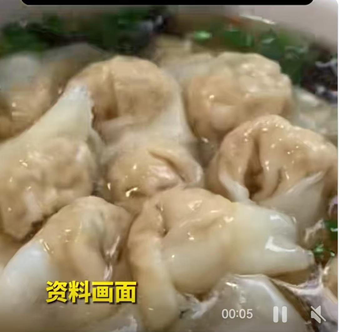 11月4日，四川成都一家餐馆里，一场关于"抄手"和"馄饨"的争论引发全网热议。一