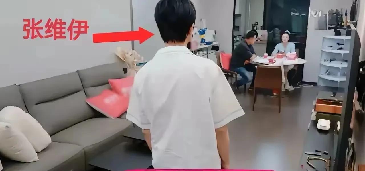 董璇从一个火坑跳入另一个火坑。这个小老公和她才结过婚，就敢在众目睽睽之下向她发脾