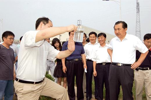 他在淮安工作了7年，带领淮安百姓阔步奔小康，他也是新世纪以来在任时间最久的一位。