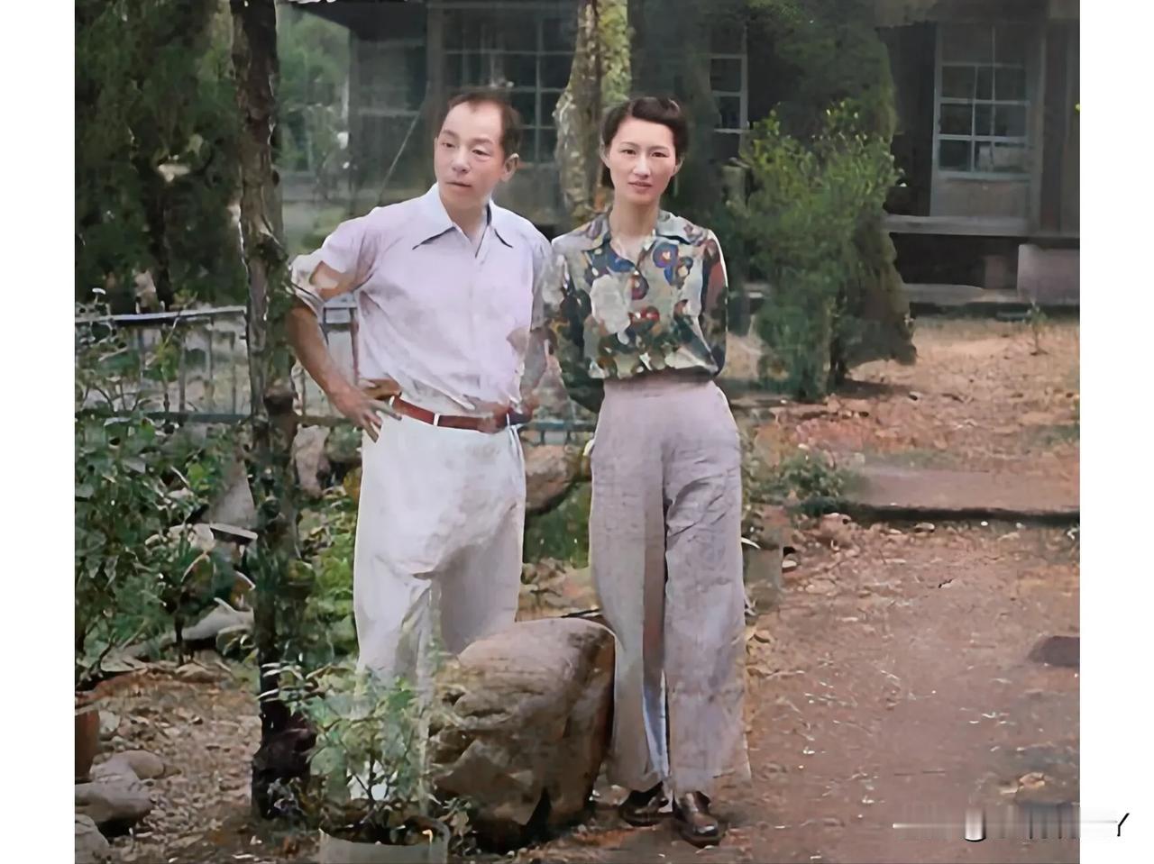 风流倜傥的张学良，美丽多情的赵四小姐，这张珍贵的老照片摄于二人被老蒋软禁在台湾期