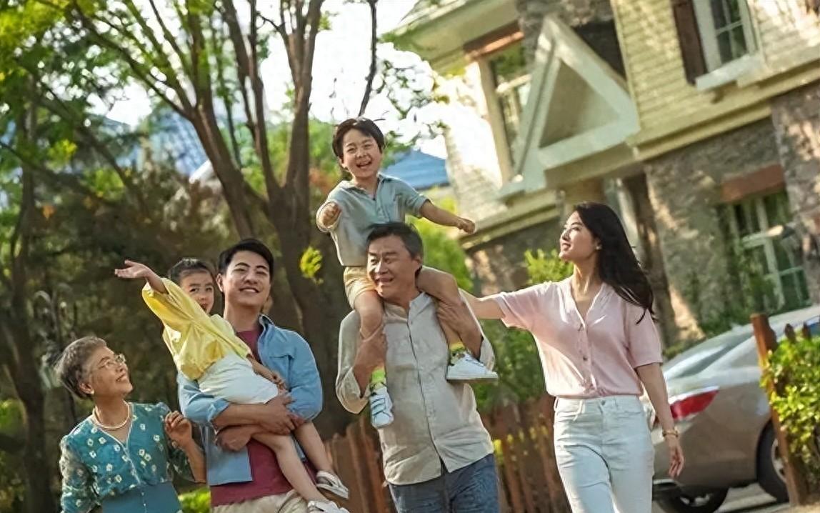 说实话，我问过身边好几个养儿子的家长。之前催婚催得比谁都凶，今年突然不催了。