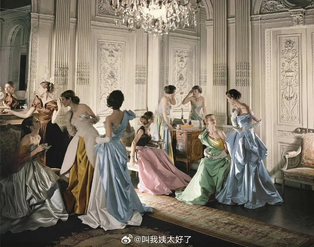 这组图居然是1948年的VOGUE群封！！质感比现在的都要好吧？！​​