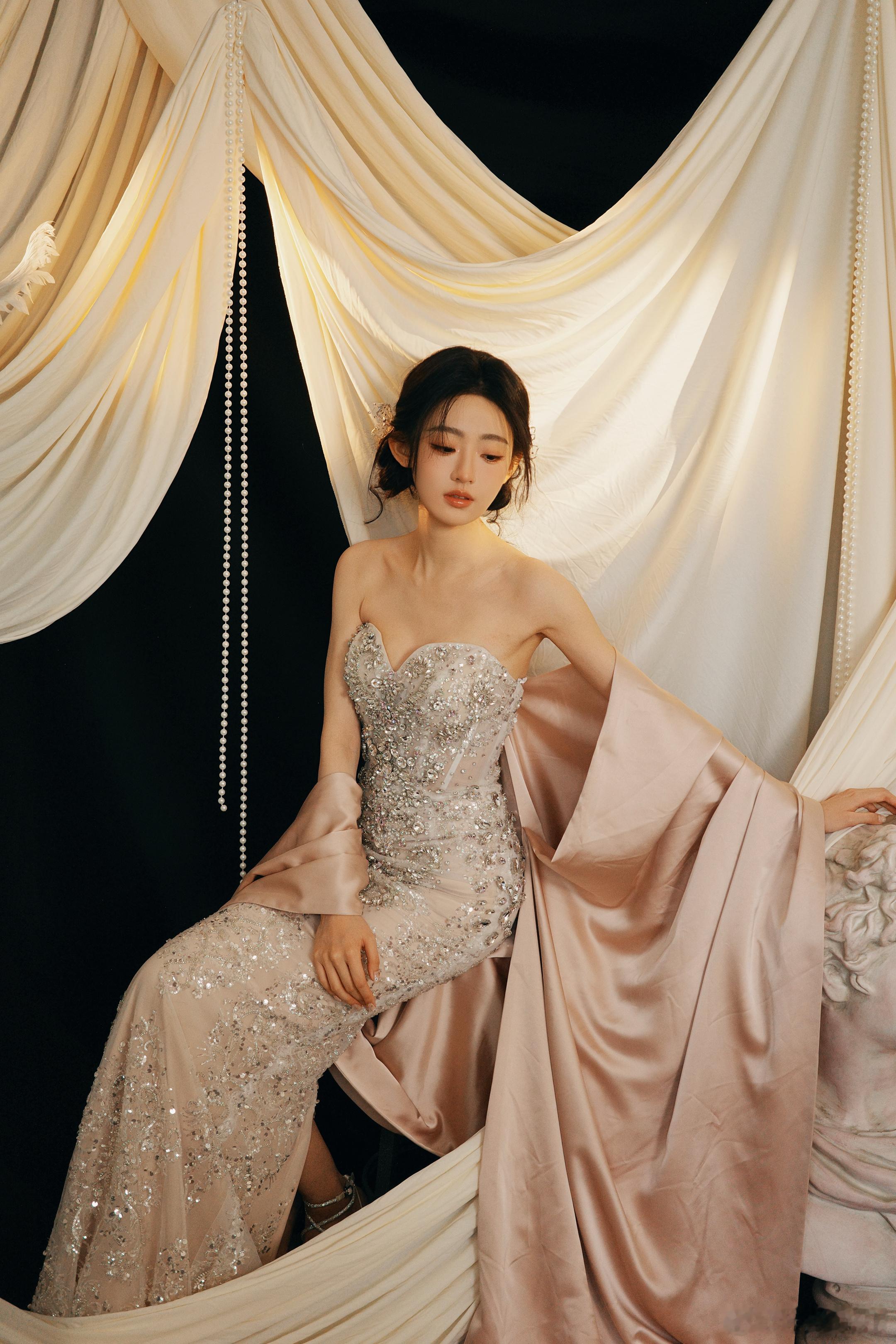 杨雨潼小杨观察室美人