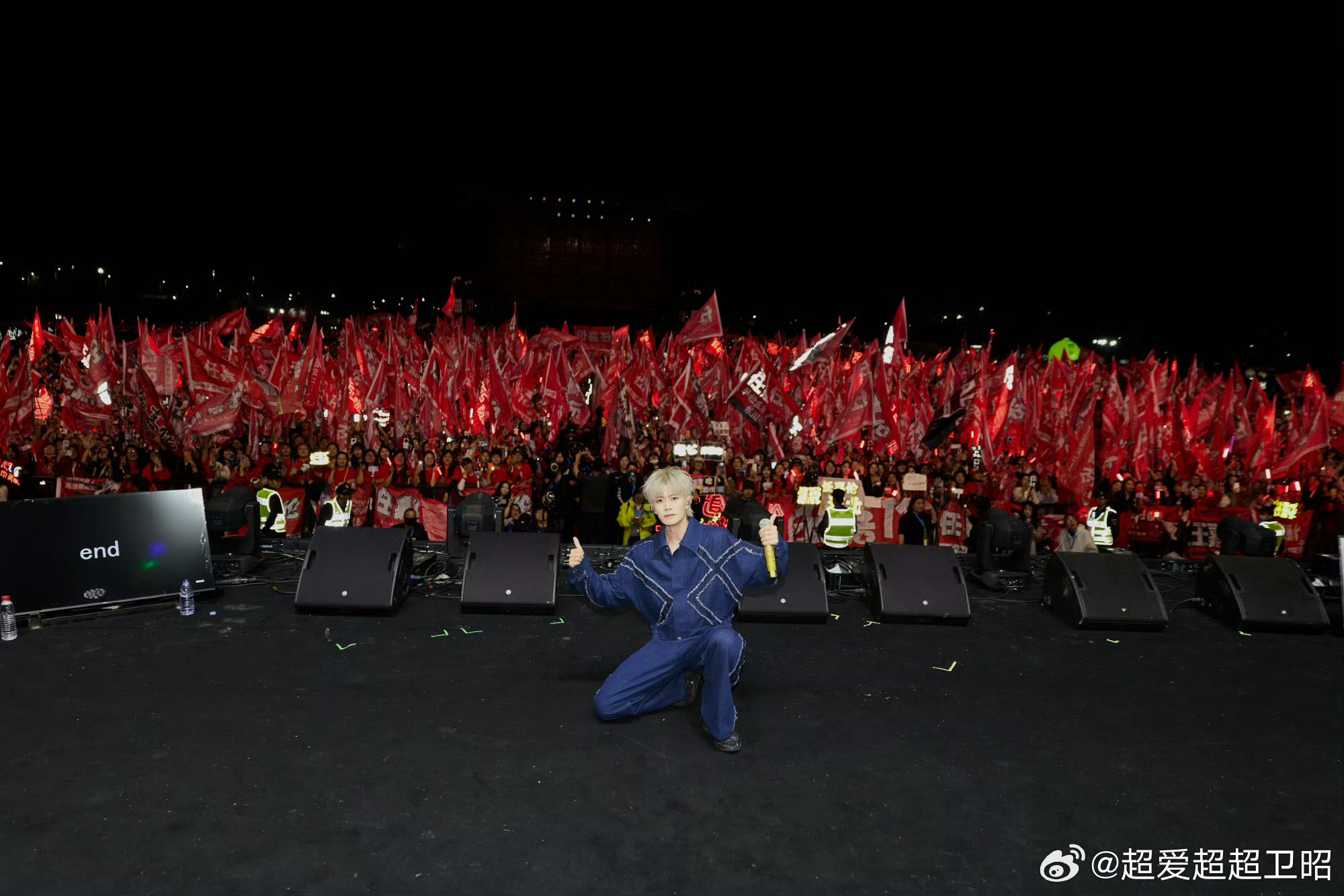 任嘉伦个人艺术中心我喜欢你无论如何我一定要让你知道我，喜，欢，你。广州