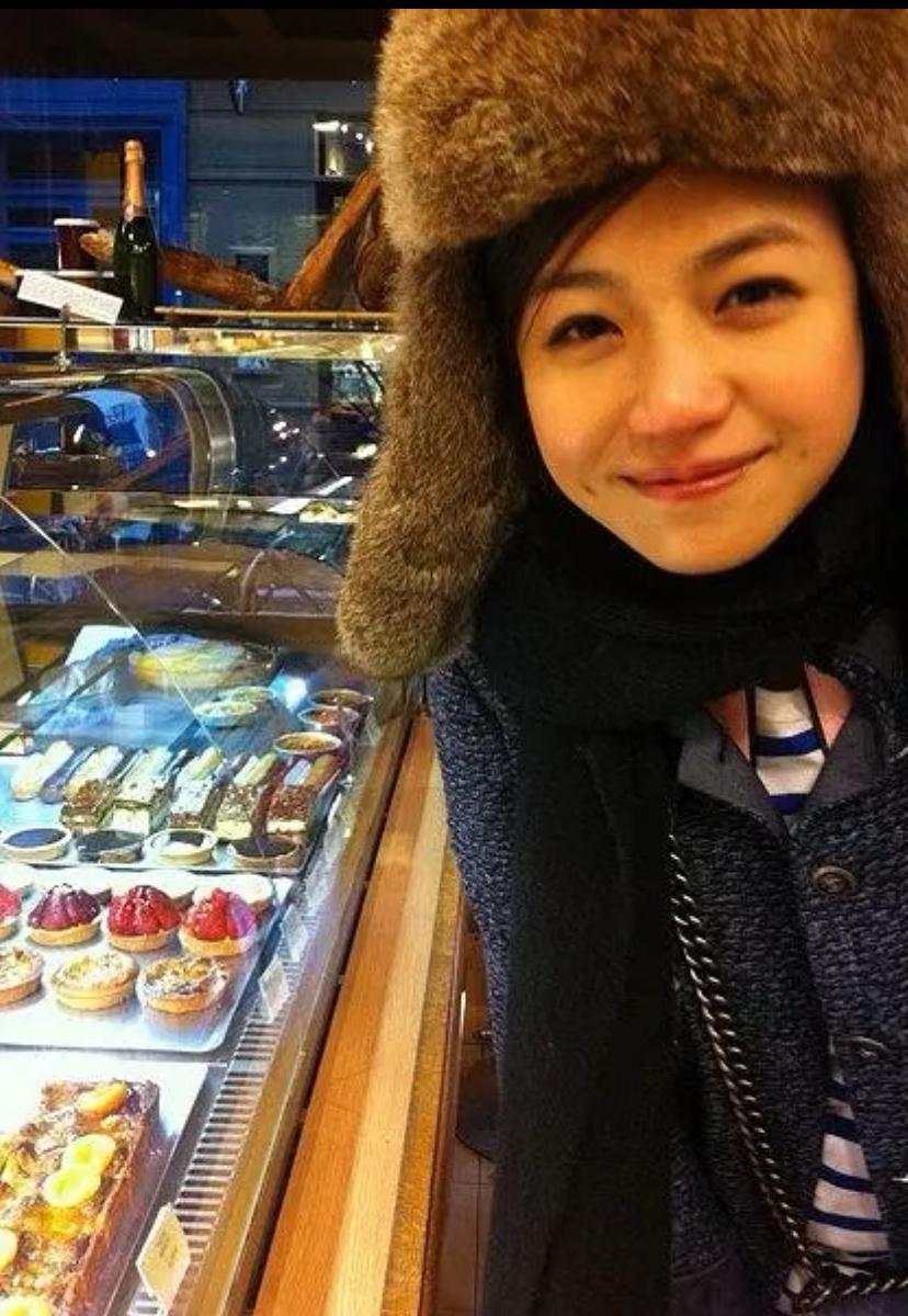 被陈妍希这几张美国留学时期的照片惊到了第一怎么会有人20岁到40岁眼神一点也没