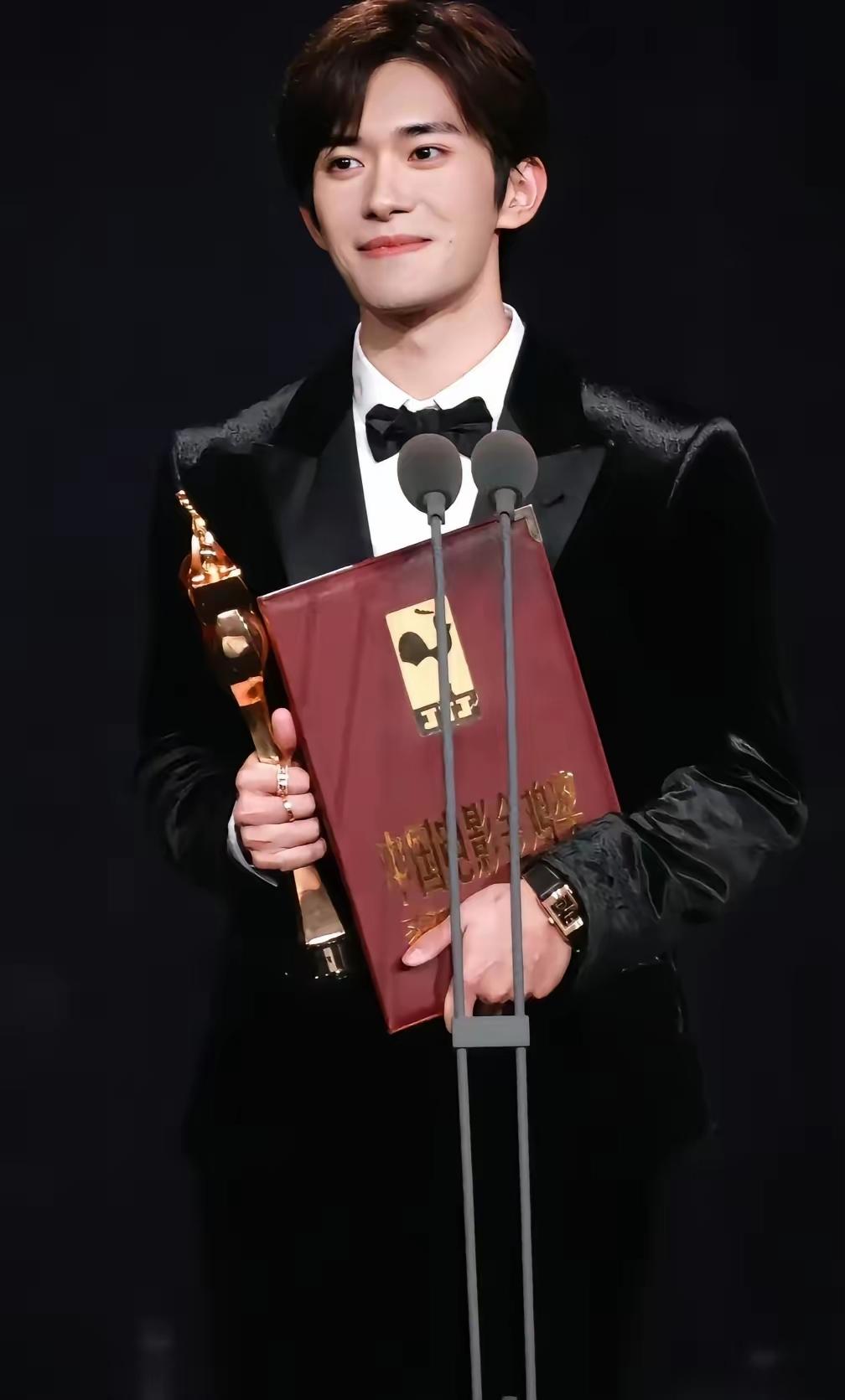 曾经的tfboys三人组中，那个最不被看好的，已经逆袭成了其他二人遥不可及的存在