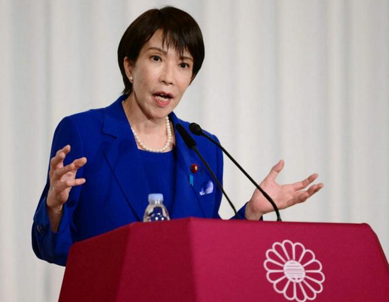 以前我们总是把日本鬼子和日本人民分开看，认为日本鬼子坏，但日本人民是无辜的。可