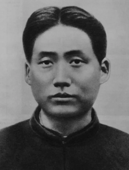 1917年，青年毛泽东跑去当了一段时间的乞丐，在这个过程中遇到了一个自称会看相的