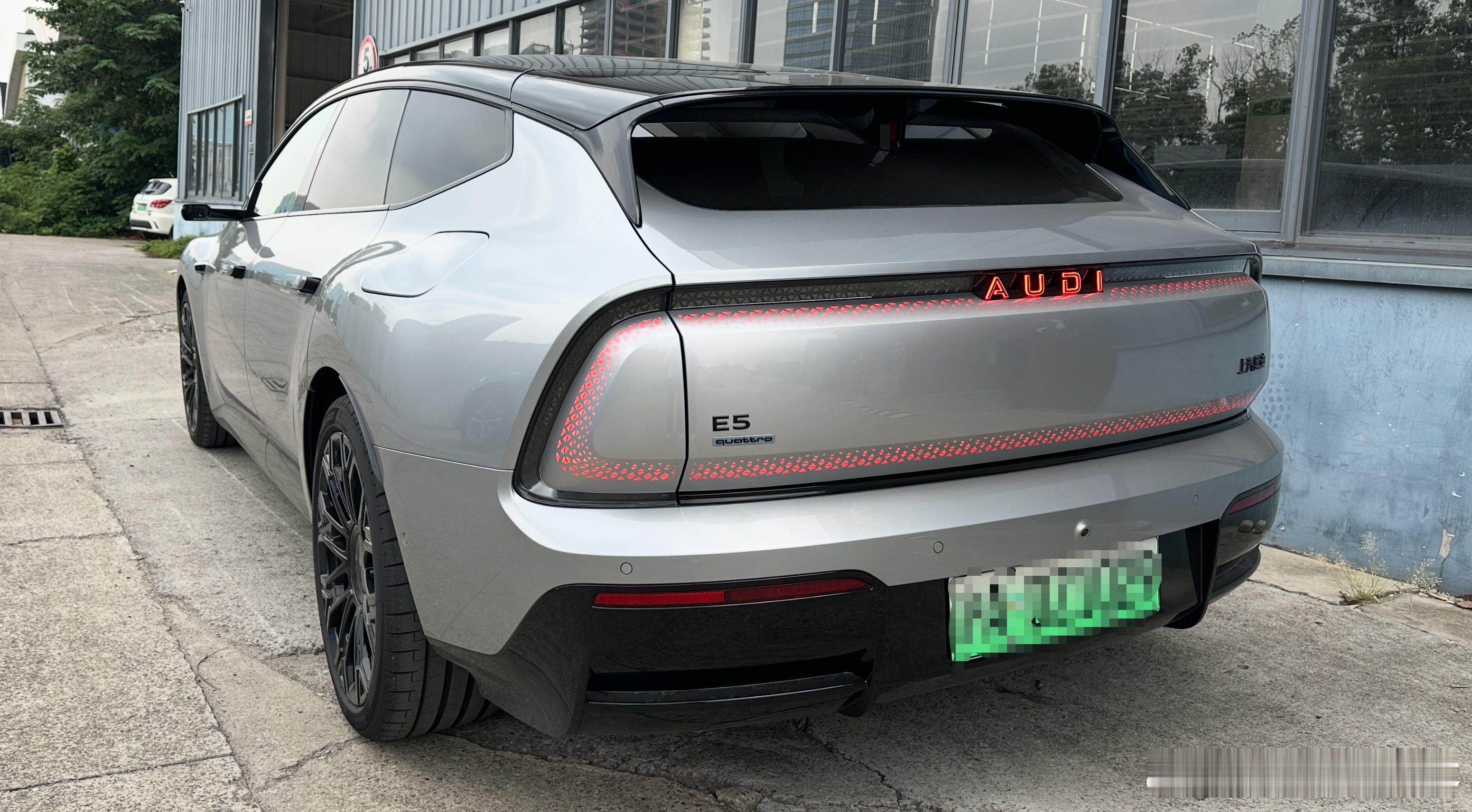 有机会开了开奥迪E5Sportback，和大家分享几点感受[捂眼睛]先说优点：【