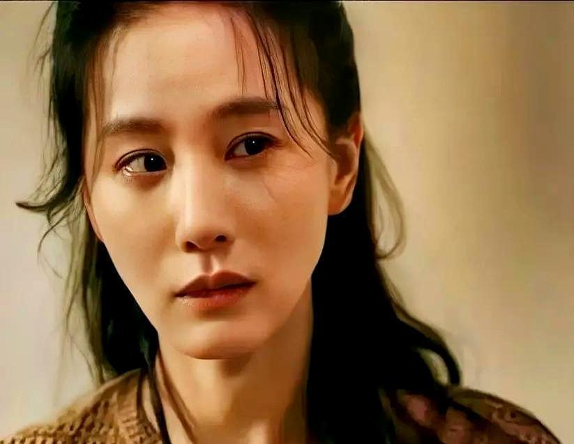 38岁刘诗诗客串5分钟，把张艺谋谍战片的眼泪赚走大半！《惊蛰无声》里她演孕