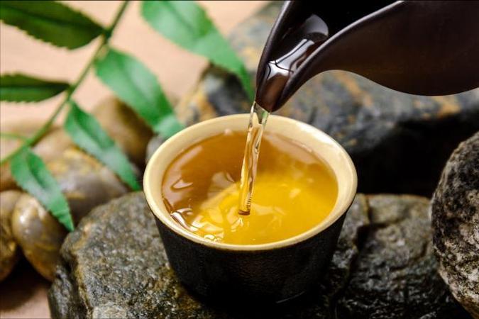 医生研究发现：大量喝茶的高血压患者，不出半年，身体或有6变化张大爷是一个典型