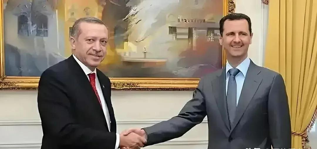 冰冻三尺，非一日之寒，在巴沙尔当局倒台前，叙利亚已经打了十三年内战了，巴沙尔只能