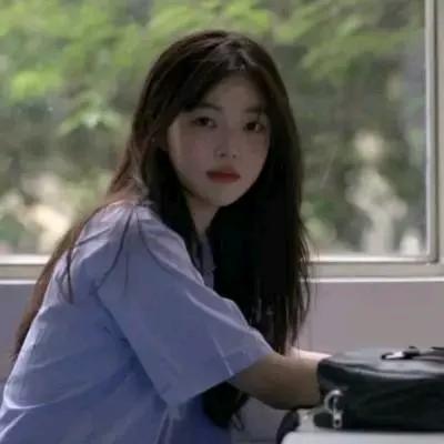 窗边女孩，慵懒时光，宁静美好窗边静谧写真窗边暖阳写真窗边氛围感写真窗边发呆