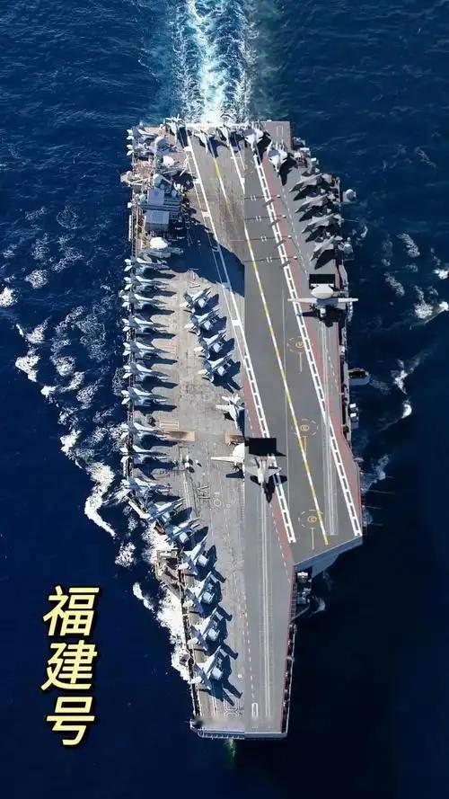 奇怪的一幕出现了：每当中国海军多下水一艘大舰，美国舆论场里总有人跳出来劝你别造航