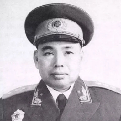 1970年，南京一个年轻人因一首歌被判死刑，公审后，审判员却宣布改判有期徒刑10