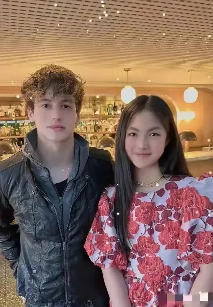 李湘女儿王诗龄已经彻底混欧美圈了，接受欧美教育，结识欧美名流！