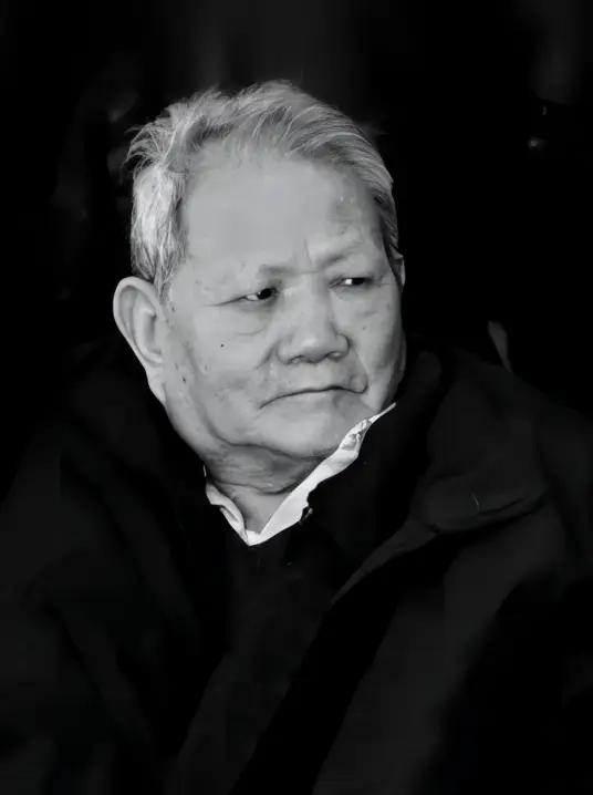 一个在领袖身边工作了15年的贴身卫士长，离开中南海后却被人以"思想有问题"为由关