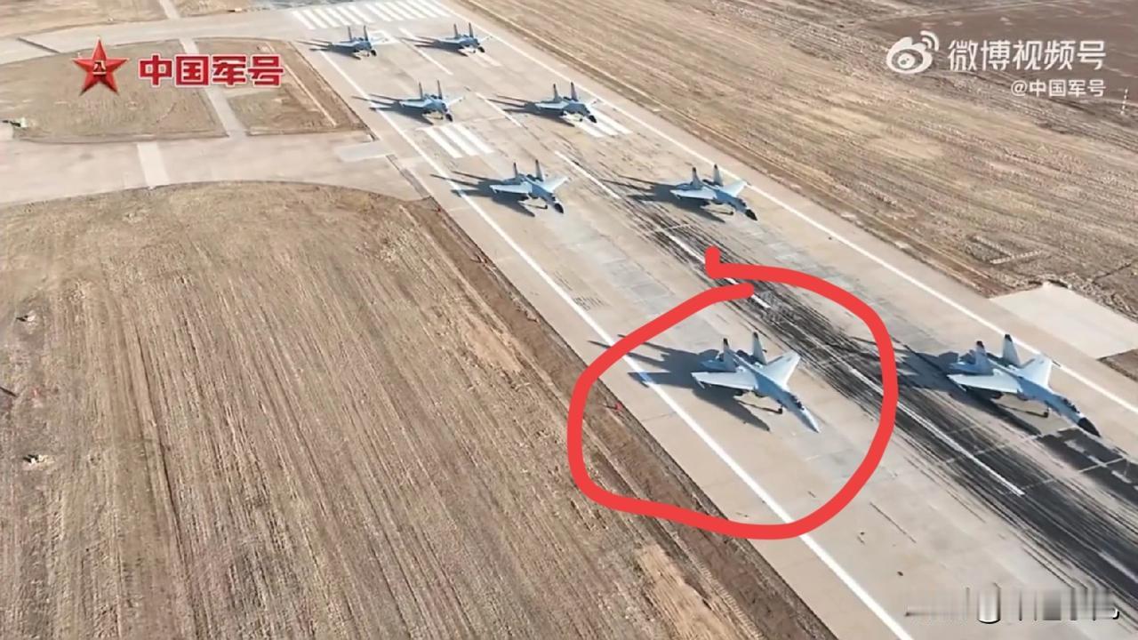震撼！歼11B大象漫步画面曝光，里面藏着一架歼16？海军航空大学，组织大机群