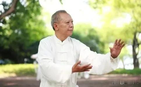 中年男士保持精力充沛完整方案中年（40–60岁）精力下滑核心原因：睾酮下降
