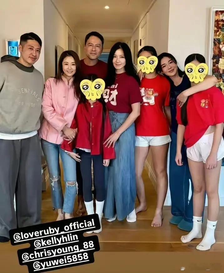 陈妍希说林心如女儿长的太好看了陈妍希说林心如女儿长的太好看了林心如带9岁女儿小海