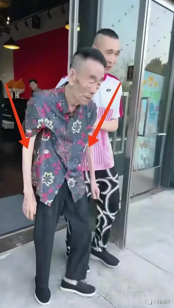 太突然了，杨少华爷爷今天走了，享年94岁！之前就看到杨少华爷爷身体不太好，已
