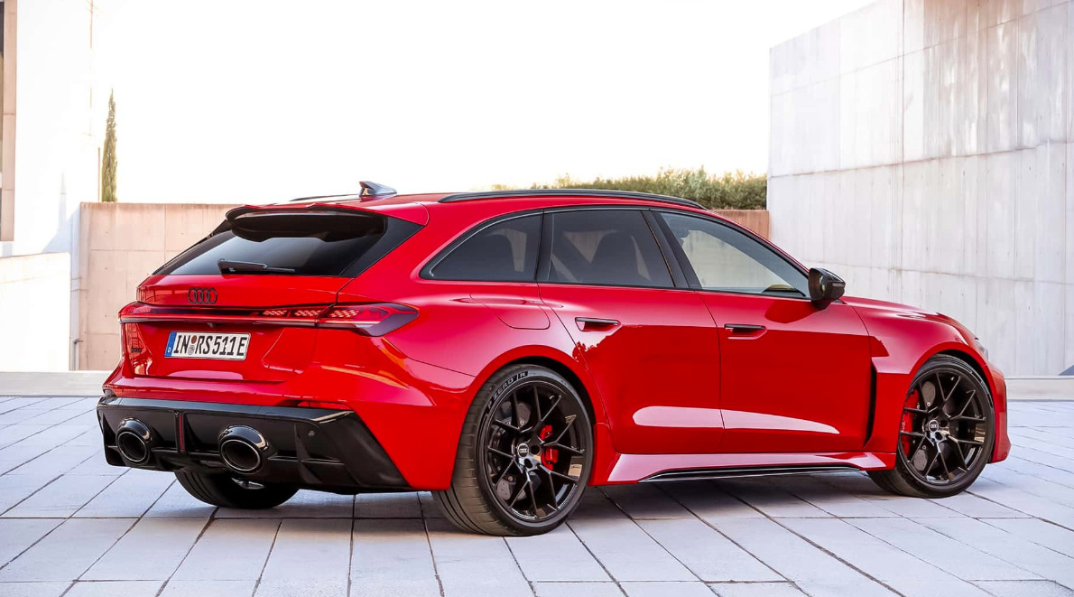 瓦罐不“装”了！全新奥迪RS5Avant因插混电池挤压后备箱，容积仅361升，