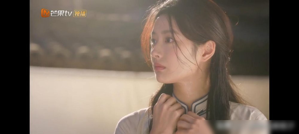 他娶她，就是为了让她在房里跪着给自己点烟。《玉簟秋》里虞少帅那点占有欲，全写在动作上了。叶平君是契约